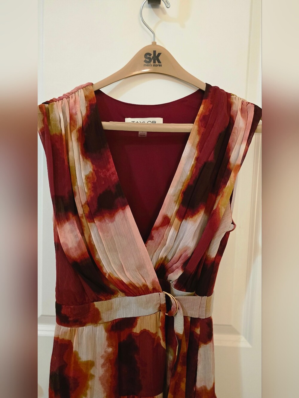 Taylor Sleeveless V-Neck Tie-Detailed Dress in Burgundy & Blush, L - Picture 15 of 16